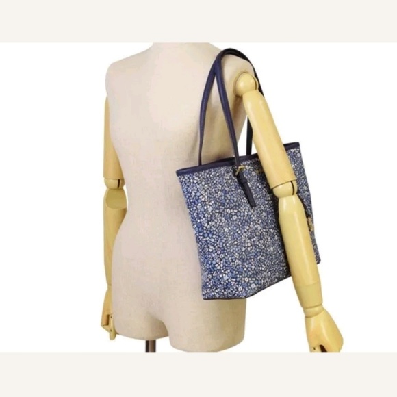 MK med tote new with tags - Picture 2 of 4